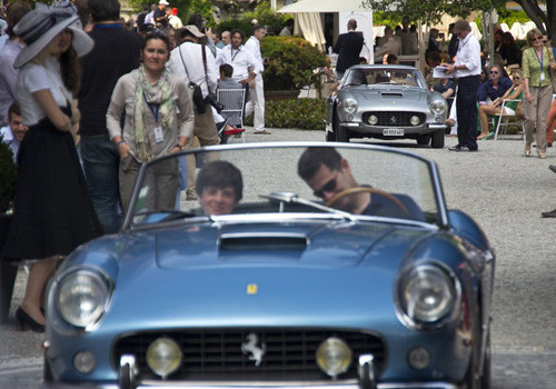 2012 đánh dấu 60 năm ra đời của dòng xe huyền thoại Ferrari 250, do đó những chiếc 250 cũng là nhân vật chính của sự kiện lần này. Đây là một chiếc 250 California trị giá không dưới 10 triệu USD, theo sau là một chiếc Berlinetta. 2012 đánh dấu 60 năm ra đời của dòng xe huyền thoại Ferrari 250, do đó những chiếc 250 cũng là nhân vật chính của sự kiện lần này. Đây là một chiếc 250 California trị giá không dưới 10 triệu USD, theo sau là một chiếc Berlinetta.