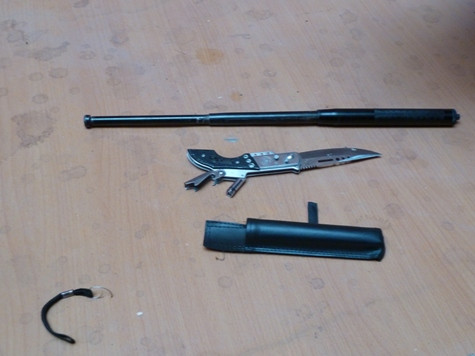 Tang vật mà Thắng và Hải đã sử dụng để giết anh Toàn. Tang vật mà Thắng và Hải đã sử dụng để giết anh Toàn.