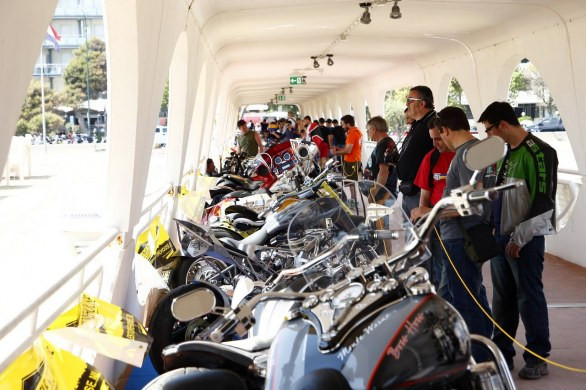 Xuất hiện tại lễ hội có rất nhiều mô tô của các hãng lừng danh thế giới như: Harley-Davidson, Victory, Indian, Kawasaki, Aprilia và Moto Guzzi … Xuất hiện tại lễ hội có rất nhiều mô tô của các hãng lừng danh thế giới như: Harley-Davidson, Victory, Indian, Kawasaki, Aprilia và Moto Guzzi …