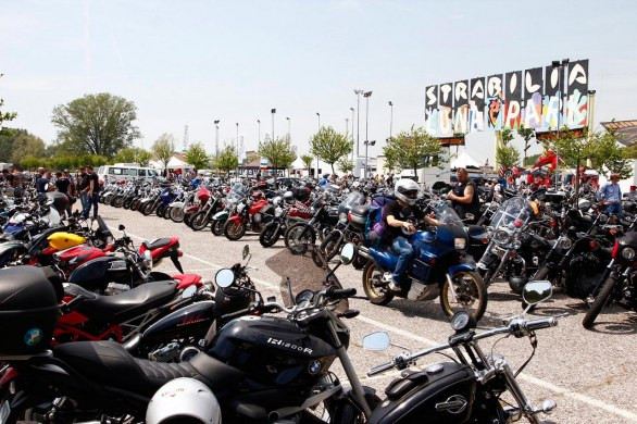 Chiêm ngưỡng hàng nghìn mô tô khủng xuất hiện tại lễ hội Biker Fest Chiêm ngưỡng hàng nghìn mô tô khủng xuất hiện tại lễ hội Biker Fest