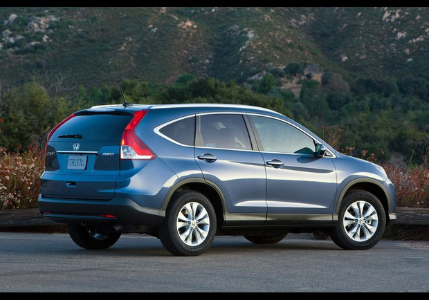1. Honda CR-V là mẫu Crossover bán chạy nhất trên thị trường, mẫu xe này mới được thiết kế, nâng cấp lại trong năm nay với những tính năng tiêu chuẩn như Bluetooth, Pandonra radio và camera. Mẫu crossover thế hệ mới vẫn sử dụng động cơ Honda 2,4 lít 4 xi-lanh với hộp số mới hoặc được cải tiến giúp tăng sức mạnh và tiết kiệm nhiên liệu. Nội thất của CR-V được nâng cấp với một số loại vật liệu mới. Honda CR-V 2012 có phần đuôi kéo dài hơn và có không gian mở rộng hơn. Mẫu xe này có giá từ 22. 495 USD đến 29.995 USD. 1. Honda CR-V là mẫu Crossover bán chạy nhất trên thị trường, mẫu xe này mới được thiết kế, nâng cấp lại trong năm nay với những tính năng tiêu chuẩn như Bluetooth, Pandonra radio và camera. Mẫu crossover thế hệ mới vẫn sử dụng động cơ Honda 2,4 lít 4 xi-lanh với hộp số mới hoặc được cải tiến giúp tăng sức mạnh và tiết kiệm nhiên liệu. Nội thất của CR-V được nâng cấp với một số loại vật liệu mới. Honda CR-V 2012 có phần đuôi kéo dài hơn và có không gian mở rộng hơn. Mẫu xe này có giá từ 22. 495 USD đến 29.995 USD.