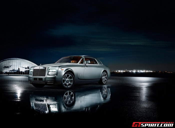 Rolls-Royce Phantom Coupe Aviator được ra đời là để tưởng nhớ người đồng sáng lập ra hãng, ông Charles Stewart Rolls và mẫu thủy phi cơ Supermarine S6B Rolls-Royce Phantom Coupe Aviator được ra đời là để tưởng nhớ người đồng sáng lập ra hãng, ông Charles Stewart Rolls và mẫu thủy phi cơ Supermarine S6B
