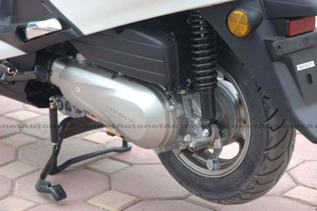 Honda SCR110 sử dụng động cơ xăng, 4 kỳ, 1 xi-lanh, cam đơn, làm mát bằng dung dịch rất giống với động cơ của phiên bản Honda Click mới được ra mắt. Để tăng độ an toàn SCR110 còn được sử dụng hệ thống phanh giằng CBS hiện đại. Ngoài ra Honda SCR110 còn sử dụng hệ thống phun xăng điện tử PGM-FI giúp cho xe vận hành ổn định và tiết kiệm nhiên liệu.