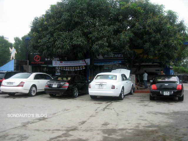 Tiếp theo là những hình ảnh chi tiết hơn của bộ sưu tập siêu xe này. Tiếp theo là những hình ảnh chi tiết hơn của bộ sưu tập siêu xe này.