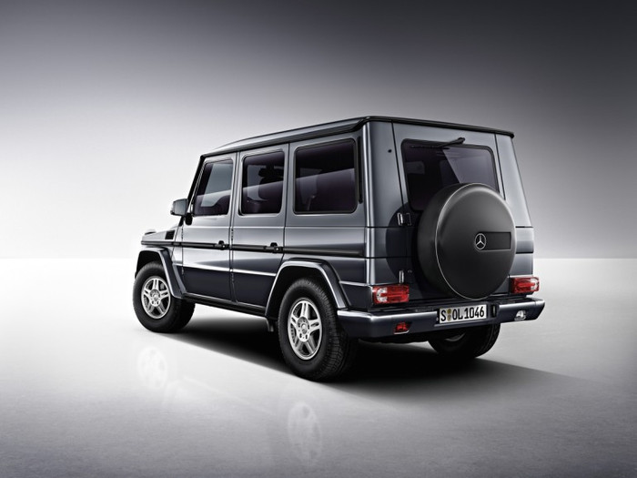 Các phiên bản 2013 của G-Class như G350 BlueTec, G500, G63 và G65 sẽ được phát hành tại thị trường Đức ngay trong tháng 6 tới với mức giá khởi điểm là 85.311 EUR. Riêng phiên bản G550 và G63 sẽ xuất hiện tại thị trường Mỹ vào tháng 8. Các phiên bản 2013 của G-Class như G350 BlueTec, G500, G63 và G65 sẽ được phát hành tại thị trường Đức ngay trong tháng 6 tới với mức giá khởi điểm là 85.311 EUR. Riêng phiên bản G550 và G63 sẽ xuất hiện tại thị trường Mỹ vào tháng 8.