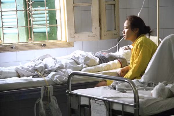 Trao đổi với báo Giáo dục Việt Nam, anh Minh cho biết, đến thời điểm hiện tại, chị Ngân vẫn chưa hay tin con mình đã chết. Trao đổi với báo Giáo dục Việt Nam, anh Minh cho biết, đến thời điểm hiện tại, chị Ngân vẫn chưa hay tin con mình đã chết.