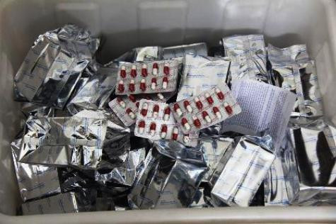 Các chuyên gia y tế khuyến cáo không nên tự ý mua thuốc, uống thuốc mà cần sử dụng theo hướng dẫn, chỉ định của Bác sĩ. (Ảnh minh họa)