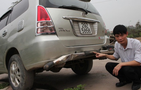 KS. Lê Văn Tạch đã dũng cảm đứng ra tố một loạt lỗi kỹ thuật của một số dòng xe do TMV sản xuất lắp ráp. KS. Lê Văn Tạch đã dũng cảm đứng ra tố một loạt lỗi kỹ thuật của một số dòng xe do TMV sản xuất lắp ráp.