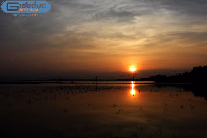 Cánh đồng mênh mông tại xã Phù Lưu Tế, huyện Mỹ Đức một ngày cánh đồng đổ nước cho một vụ mùa mới.