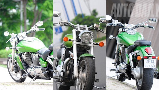 VTX1800 phảng phất chất lạnh lùng kiểu cơ bắp với kết cấu khung sườn chắc chắn có chiều dài lên tới 2.463 mm. Bộ vành la-zăng 18 inch 3 nan xoáy xoắn ốc cũng góp phần không nhỏ vào việc tô điểm vẻ hầm hố của “quái thú” này.