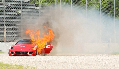 Bốc cháy dữ dội ngay sau đó. Bốc cháy dữ dội ngay sau đó.