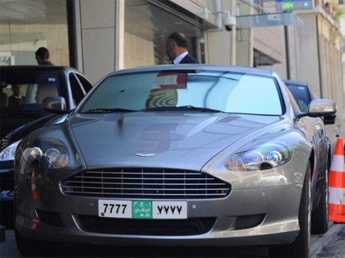 Aston Martin DB9.