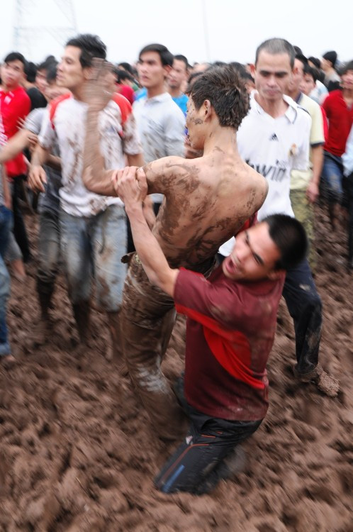 Xô xát, cãi vã là điều khó tránh khỏi.