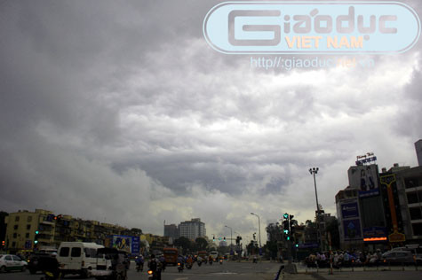 Khu vực Hà Nội hôm nay có mưa rào và dông.
