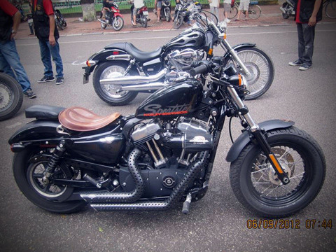 Harley Davidson Forty Eight với nhiều đồ chơi gắn thêm. Harley Davidson Forty Eight với nhiều đồ chơi gắn thêm.