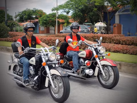 Những chiếc Honda Shadow của thành viên câu lạc bộ.