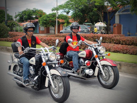 Những chiếc Honda Shadow của thành viên câu lạc bộ. Những chiếc Honda Shadow của thành viên câu lạc bộ.