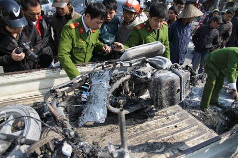 Lực lượng CA phường Ngọc Khánh đã có mặt tại hiện trường xử lý vụ việc. (Ảnh NP) Lực lượng CA phường Ngọc Khánh đã có mặt tại hiện trường xử lý vụ việc. (Ảnh NP)