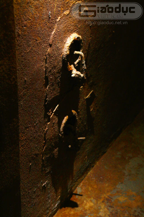 Tuy nhiên, qua năm tháng, căn hầm đã bị thấm nước và hoen gỉ nhiều,