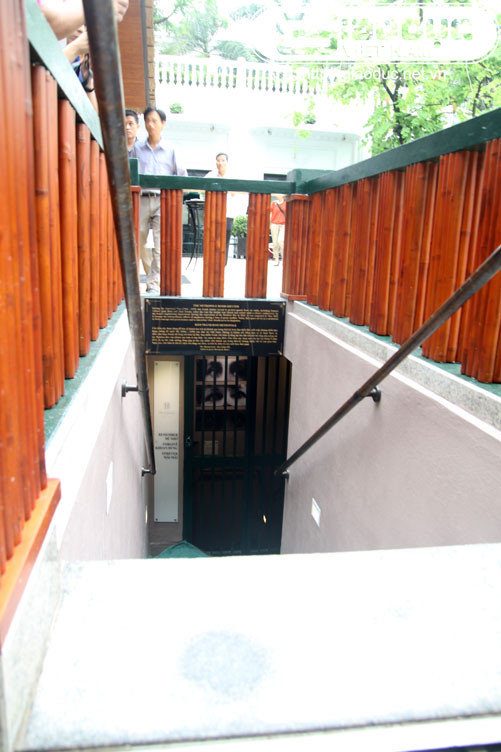 Căn hầm có tất cả 5 phòng nhỏ và dài., tổng diện tích khoảng hơn 40 m2..