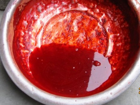 Mẫu ớt bột được lấy từ cơ sở sản xuát tại hộ gia đình ông Tuyến. Mẫu ớt bột được lấy từ cơ sở sản xuát tại hộ gia đình ông Tuyến.