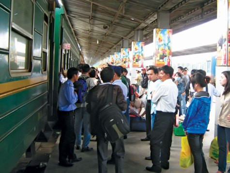 Hôm nay, ngày đầu khai xuân, mọi người bắt đầu trở lại các cơ quan, đơn vị làm việc sau kì nghỉ Tết Nhâm Thìn 9 ngày. (Ảnh minh họa) Hôm nay, ngày đầu khai xuân, mọi người bắt đầu trở lại các cơ quan, đơn vị làm việc sau kì nghỉ Tết Nhâm Thìn 9 ngày. (Ảnh minh họa)