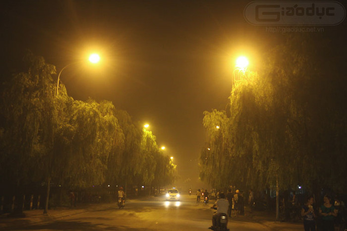 Ngoài ra, do giai đoạn chuyển mùa nên thời tiết trong ngày có sự chênh lệch lớn tạo ra sự đối lưu trong không khí. Ngoài ra, do giai đoạn chuyển mùa nên thời tiết trong ngày có sự chênh lệch lớn tạo ra sự đối lưu trong không khí.