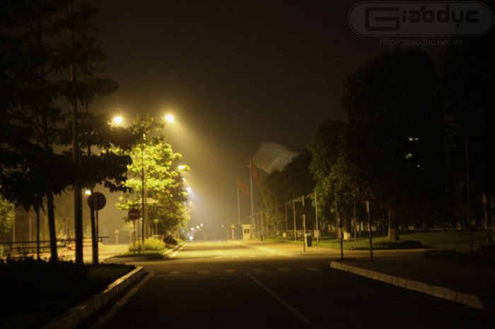 Bên trong khuôn viên Trung tâm Hội nghị Quốc gia,... Bên trong khuôn viên Trung tâm Hội nghị Quốc gia,...