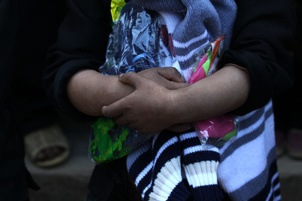 Học sinh nơi đây hầu hết đều xuất thân trong gia đình khó khăn, nghèo đói - tình cảnh chung của nơi "sống trên đá, chết vùi trong đá" này. Học sinh nơi đây hầu hết đều xuất thân trong gia đình khó khăn, nghèo đói - tình cảnh chung của nơi "sống trên đá, chết vùi trong đá" này.