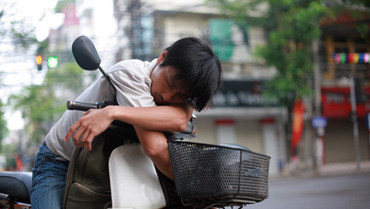 “Gục bên xe, túi bỏ quên đời” “Gục bên xe, túi bỏ quên đời”