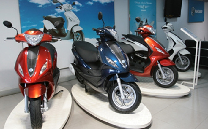 Piaggio Việt Nam tung ra "bom tấn" Fly 2012 - phân khúc xe tay ga cốp rộng dành cho nữ giới.