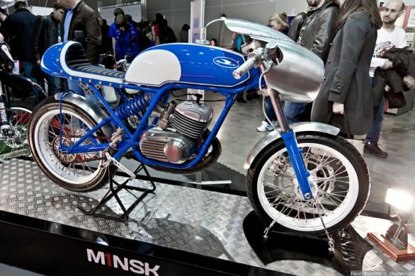 Triển lãm Moscow International Exhibition Motor Park lần thứ 9 vừa mới kết thúc và đã để lại không ít cảm xúc trong lòng người hâm mộ xế nổ tại xứ sở bạch dương. Qua đây, người hâm mộ cũng thấy rõ xu hướng độ xe hiện nay tại Nga. Triển lãm Moscow International Exhibition Motor Park lần thứ 9 vừa mới kết thúc và đã để lại không ít cảm xúc trong lòng người hâm mộ xế nổ tại xứ sở bạch dương. Qua đây, người hâm mộ cũng thấy rõ xu hướng độ xe hiện nay tại Nga.