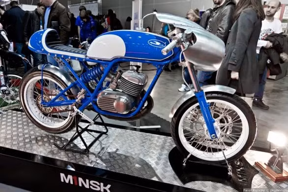 Triển lãm Moscow International Exhibition Motor Park lần thứ 9 vừa mới kết thúc và đã để lại không ít cảm xúc trong lòng người hâm mộ xế nổ tại xứ sở bạch dương. Qua đây, người hâm mộ cũng thấy rõ xu hướng độ xe hiện nay tại Nga.