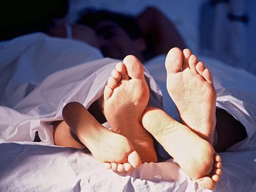 Thông tin bố chồng dính con dâu là tin đồn thất thiệt. (Ảnh minh họa)