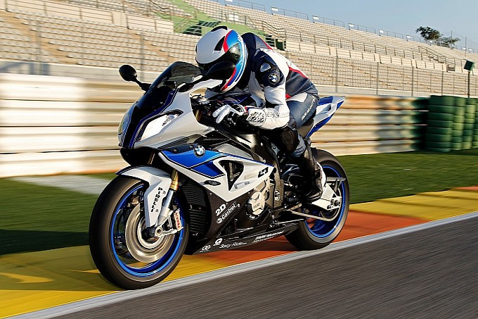 Xe có trọng lượng chỉ 199kg với bình xăng đổ đầy 90% và chỉ có 169kg khi "chưa có gì".