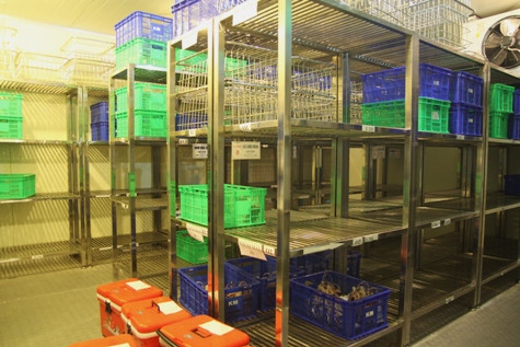 Hiện tại, trong kho máu của Viện HH-TM TƯ chỉ còn khoảng hơn 100 ĐV máu và chế phẩm máu. (Ảnh NP)