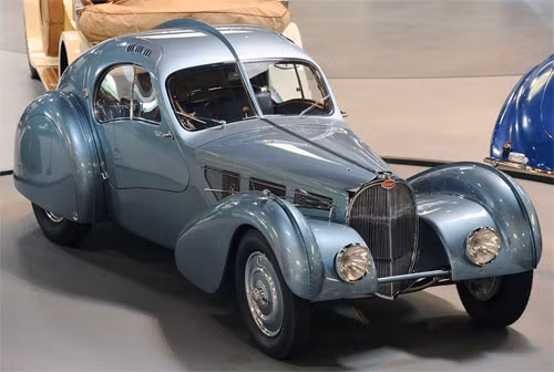 Kỷ lục cũ dành cho chiếc xe đắt nhất thế giới thuộc về Ferrari 250 Testa Rossa 1957, với mức giá 12,2 triệu USD.