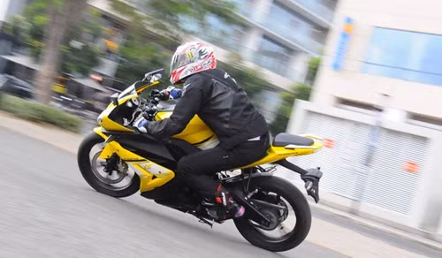 Phoenix R175 được trang bị động cơ 168.5cc, mô men xoắn cực đại đạt 14.5 Nm. Theo Visitor, Phoenix R175 có thể đạt tốc độ tối đa 138 km/h.