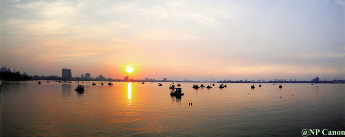 Bờ xa mời gọi." Bờ xa mời gọi."