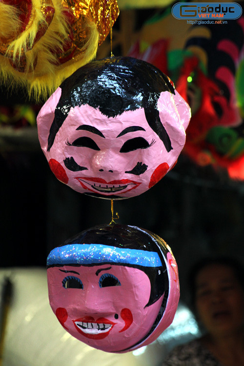 Mặt nạ hình chú Tễu. Mặt nạ hình chú Tễu.