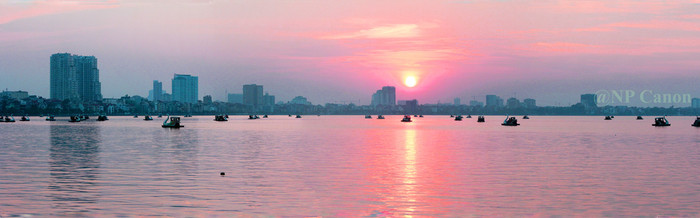 "Hồ Tây chiều thu, mặt nước vàng lay... "Hồ Tây chiều thu, mặt nước vàng lay...