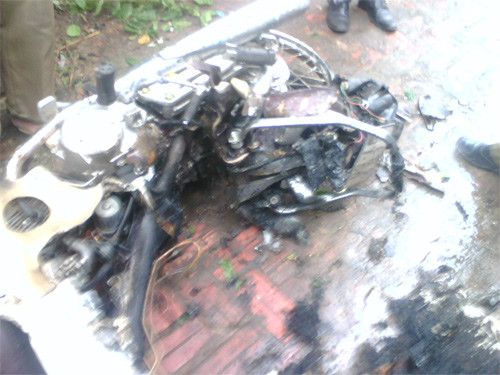 Hiện trường vụ nổ xảy ra (Ảnh do bạn dọc cung cấp) Hiện trường vụ nổ xảy ra (Ảnh do bạn dọc cung cấp)