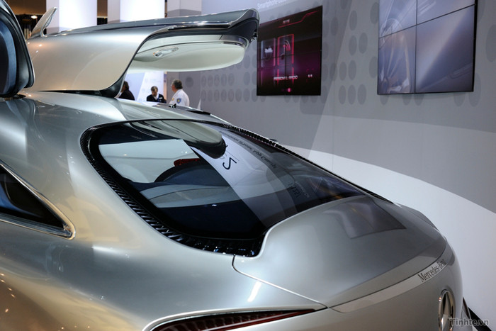 Vì kết hợp giữa các vật liệu carbon và một loạt plastic chưa được công bố, F125 vẫn có khả năng tăng tốc từ 0-100km/h chỉ trong vòng 4,9 giây, một thành tích rất lớn với những xe không dùng nguyên liệu hóa thạch. Tốc độ tối đa của xe này vào khoảng hơn 220km/h. Vì kết hợp giữa các vật liệu carbon và một loạt plastic chưa được công bố, F125 vẫn có khả năng tăng tốc từ 0-100km/h chỉ trong vòng 4,9 giây, một thành tích rất lớn với những xe không dùng nguyên liệu hóa thạch. Tốc độ tối đa của xe này vào khoảng hơn 220km/h.