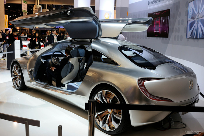 Và cũng như bao sản phẩm ý tưởng khác, F125 mang trong mình những thông số thật đáng ước mơ: kết hợp giữa pin Lithium Sulphur và nhiên liệu hydro, những vật liệu hiện đang ở giai đoạn đầu của quá trình nghiên cứu. Và cũng như bao sản phẩm ý tưởng khác, F125 mang trong mình những thông số thật đáng ước mơ: kết hợp giữa pin Lithium Sulphur và nhiên liệu hydro, những vật liệu hiện đang ở giai đoạn đầu của quá trình nghiên cứu.