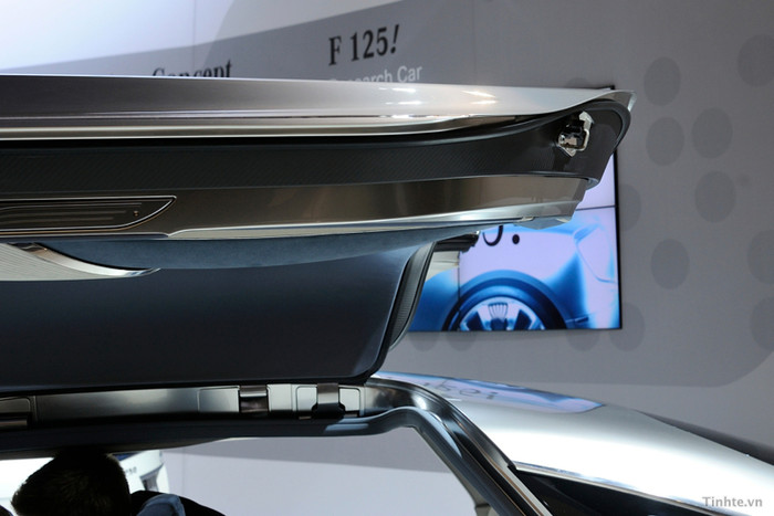 Cận cảnh xe tung cánh Cận cảnh xe tung cánh