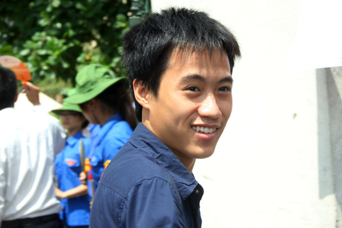 Nụ cười rạng rỡ của thí sinh tên Tuấn tham dự kỳ thi tại trường Đại học Thương Mại. Nụ cười rạng rỡ của thí sinh tên Tuấn tham dự kỳ thi tại trường Đại học Thương Mại.