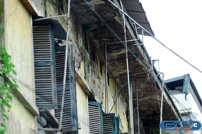 Qua nửa thế kỷ đi vào sử dụng, nay khu tập thể đã không còn phù hợp và xuống cấp một cách trầm trọng. Trần, vữa tường bong tróc, bục lở tứ tung.