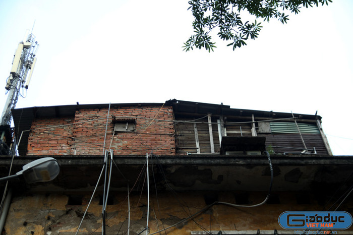 Một số hộ đã phải lên tầng thượng để cơi nới, để ở cho đỡ chật chội.