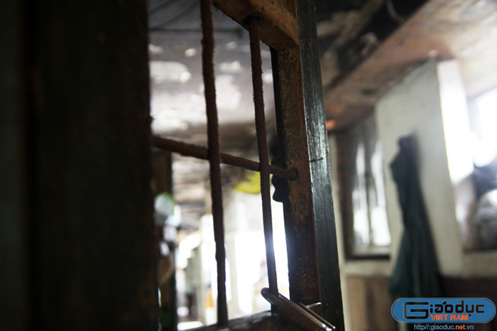 Hơn 50 hộ dân sinh sống nơi đây đều mong muốn được chuyển đi nơi khác để sinh sống được thuận tiện. Được biết, trước đó vào tháng 7/2009, UBND TP Hà Nội đã cấp phép cho Công ty CP Đầu tư và Xây dựng Tam Sơn tiến hành thực hiện dự án xây dựng lại khu tập thể. Tuy nhiên, dự án đã bị chậm tiến độ và tạm dừng vài năm trời và tới nay hàng chục hộ dân với gần 200 nhân khẩu đang phải ngày ngày đối mặt với sự dột nát và nguy cơ sập đổ bất cứ lúc nào.