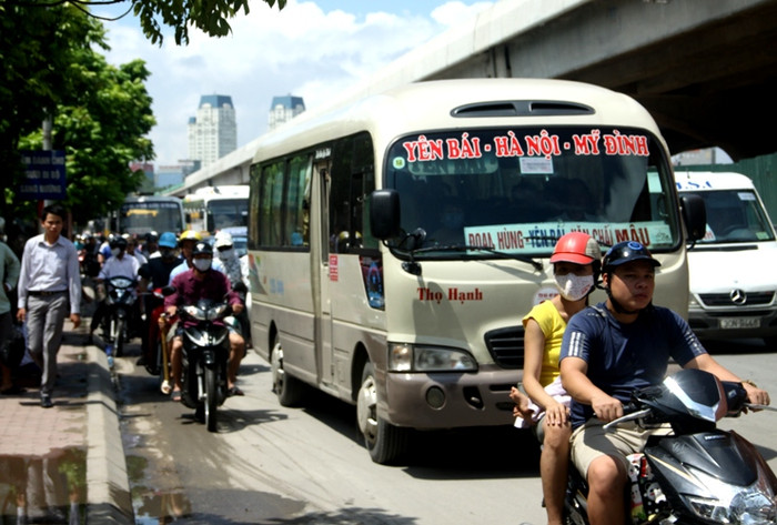 Từ 9h30 sáng nay, bộ đàm của lực lượng CSGT cho hay các tuyến đường vành đai bị ùn tắc nghiêm trọng và kéo dài nhiều giờ đồng hồ. Trong đó, nghiêm trọng nhất là tuyến vành đai 3 (Phạm Hùng - Khuất Duy Tiến - Nguyễn Xiển). Xem đáp án môn Vật lí - Xem đáp án môn Toán - Xem đáp án môn Hóa - Xem đáp án môn Ngoại ngữ Khối A1 Từ 9h30 sáng nay, bộ đàm của lực lượng CSGT cho hay các tuyến đường vành đai bị ùn tắc nghiêm trọng và kéo dài nhiều giờ đồng hồ. Trong đó, nghiêm trọng nhất là tuyến vành đai 3 (Phạm Hùng - Khuất Duy Tiến - Nguyễn Xiển). Xem đáp án môn Vật lí - Xem đáp án môn Toán - Xem đáp án môn Hóa - Xem đáp án môn Ngoại ngữ Khối A1